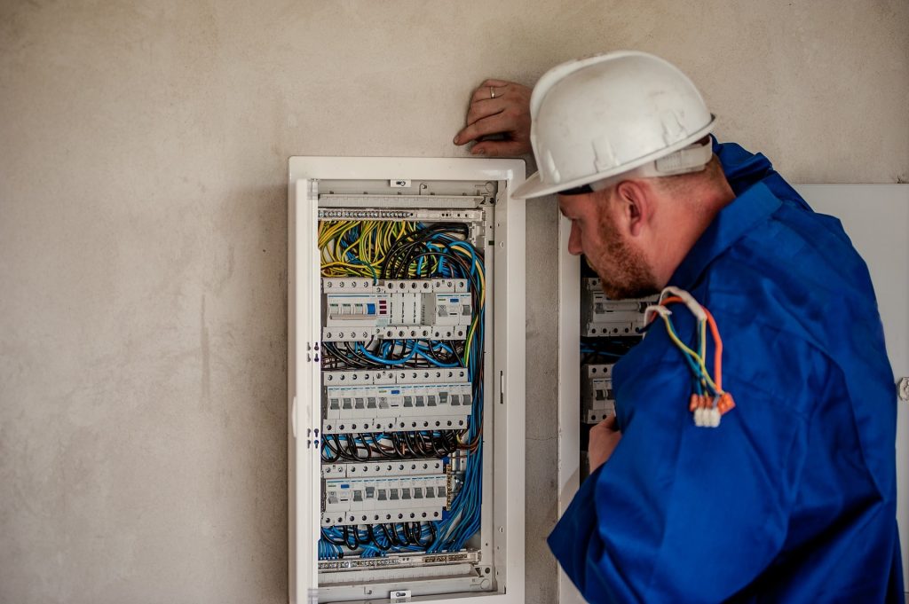 Chief Electrician Resume Examples: Inspecting Electrical Systems 