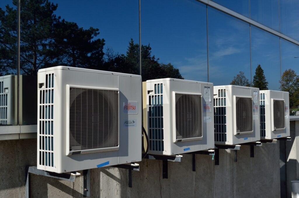 HVAC manager resume examples need to reflect one’s ability to ensure that heating, ventilation, and air conditioning systems are working smoothly, as shown in the photo