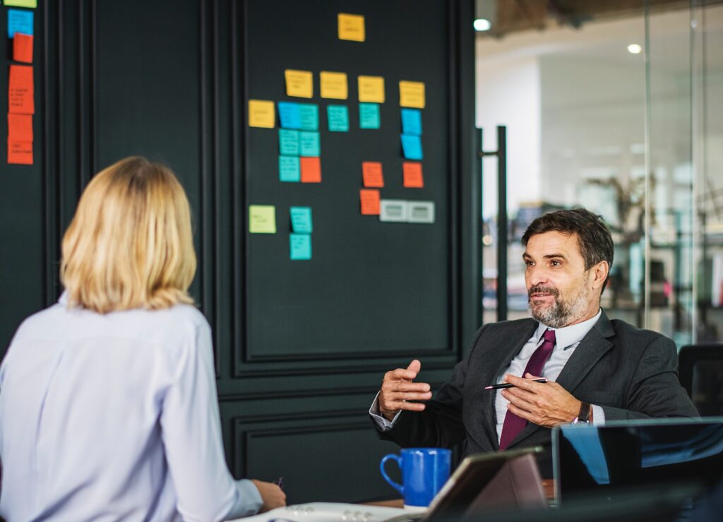 Good psychometrician resume examples are those that focus on the related jobs and key credentials, as shown here in the photo of an employee and psychometrician talking
