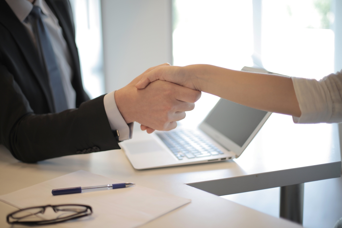 A hiring manager congratulating a job seeker for an excellent cover letter