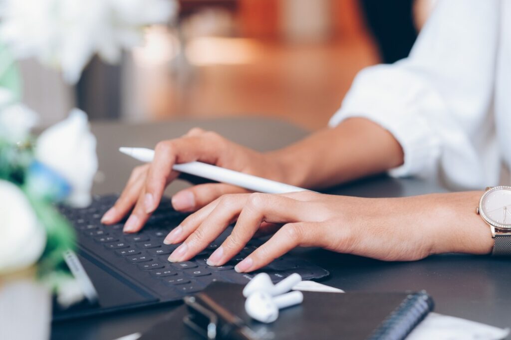 woman crafting dentist resume on laptop